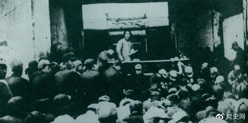1935年12月27日，毛澤東在陜北瓦窯堡黨的活動(dòng)分子會(huì)議上作《論反對(duì)日本帝國(guó)主義的策略》報(bào)告。